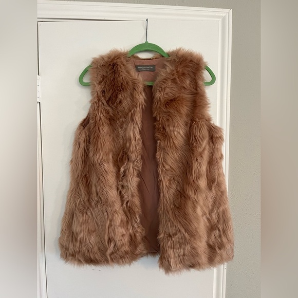 Blush pink size SMALL faux fur vest excellent condition!!! - Picture 1 of 11